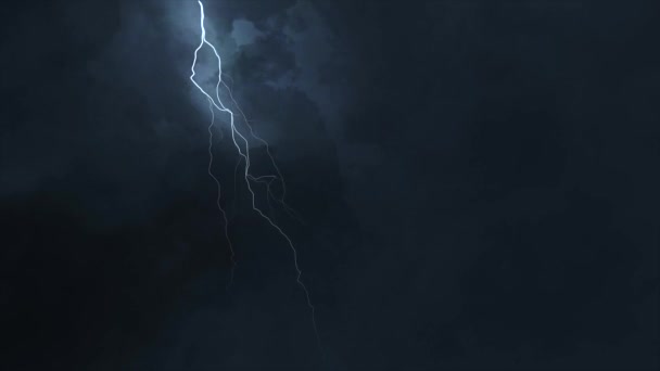 Bela Extreme Lightning Strikes em fundo preto. à noite pisca em um céu durante um forte. — Vídeo de Stock