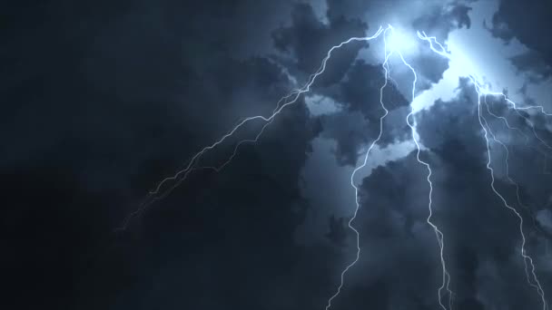 Blitzeinschläge auf schwarzem Hintergrund. Elektrischer Sturm. Blaue realistische Blitze in Schleifenanimation — Stockvideo