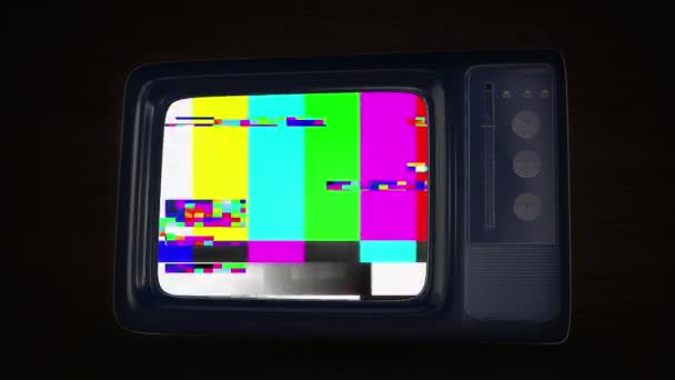 3D Render Televisie op zwart reflecterend oppervlak Loop Achtergrond Animatie. — Stockvideo