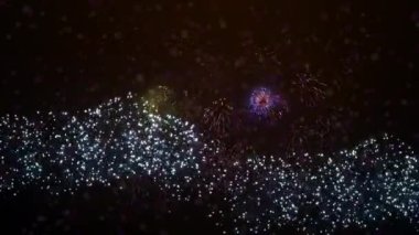 4K Yeni Yıl arifesi gerçek havai fişeklerle dolu bir kutlama döngüsü. Soyut altın parıldayan havai fişek gösterisi. Gerçek Havai fişek gösterisi, yeni yıl. ulusal bayram, yeni yıl partisi veya etkinliği