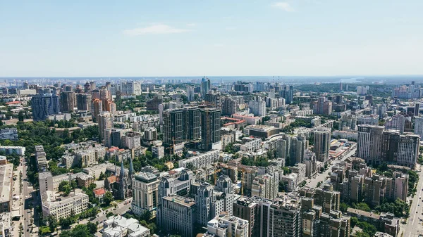 Πετώντας Πάνω Από Κτίρια Της Μεγάλης Πόλης Αεροφωτογραφία Του Αστικού — Φωτογραφία Αρχείου