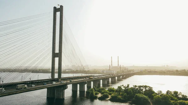Luftaufnahme Von Autos Die Sonnigen Tagen Der Großen Brücke Über — Stockfoto