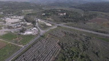 Badem ağaçlarının hava manzarası.