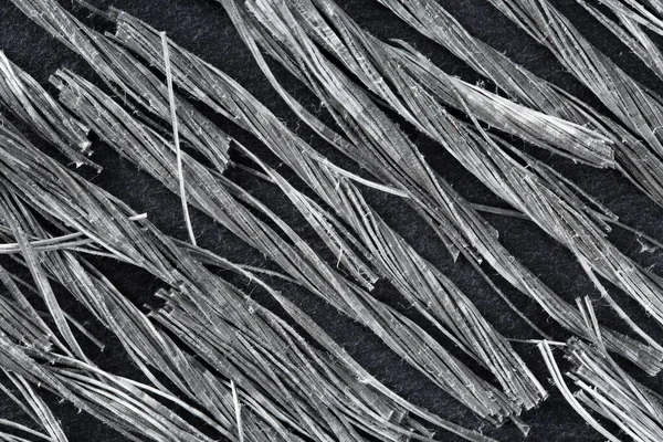 コンクリート構造強化のためのグレー色のポリプロピレン繊維の束のトップダウンビュー 建設マクロの背景テクスチャ — ストック写真