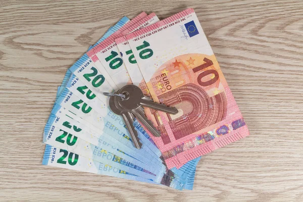 Klucz Banknoty Euro Jako Koncepcja Kosztu Domu — Zdjęcie stockowe