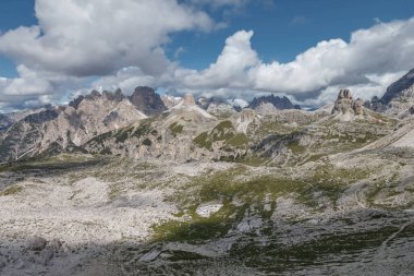 Dolomitler İtalya 'sında Dreizinnen ya da Tre Cime di Lavaredo