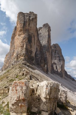 Dolomitler İtalya 'sında Dreizinnen ya da Tre Cime di Lavaredo
