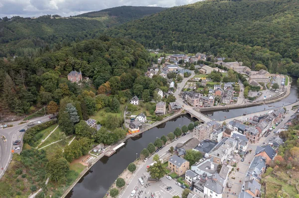 Vanuit Lucht Uitzicht Kleine Stad Mooie Rivier — Stockfoto