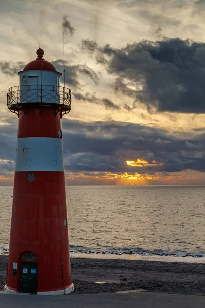 Szenische Aufnahme Des Schönen Rot Weißen Leuchtturms Meer — Stockfoto