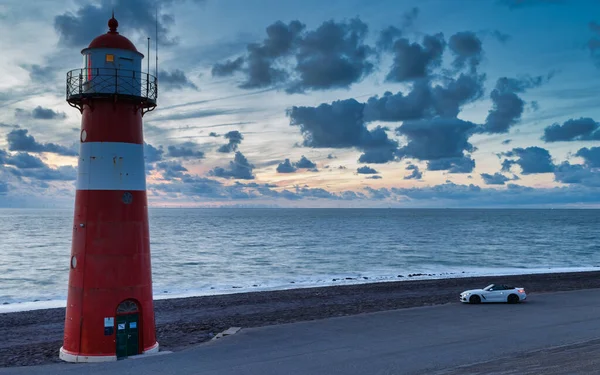 Schilderachtige Opname Van Mooie Rode Witte Vuurtoren Aan Kust — Stockfoto