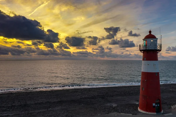 Szenische Aufnahme Des Schönen Rot Weißen Leuchtturms Meer — Stockfoto
