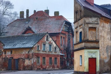 GVARDEYSK, RUSSIA - 14 Aralık 2013: Gvardeysk 'te (2. Dünya Savaşı' ndan önce inşa edilmiş) eski Alman tarihi evleri. Kalininingrad bölgesi. 