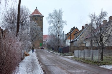 GVARDEYSK, RUSSIA - 14 Aralık 2013: Gvardeysk 'teki eski tarihi Alman su kulesi (Tapiau). Kalininingrad bölgesi.