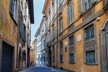 BERGAMO, İtalya - 22 Mayıs 2019: İskoç sarayının manzarası. Bergamos soylu ailelerinden birinin evi..