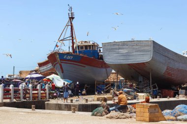 ESSAOUIRA, MOROCCO - 09 Haziran 2017: Essaouira limanındaki eski balıkçı gemilerinin görüntüsü.