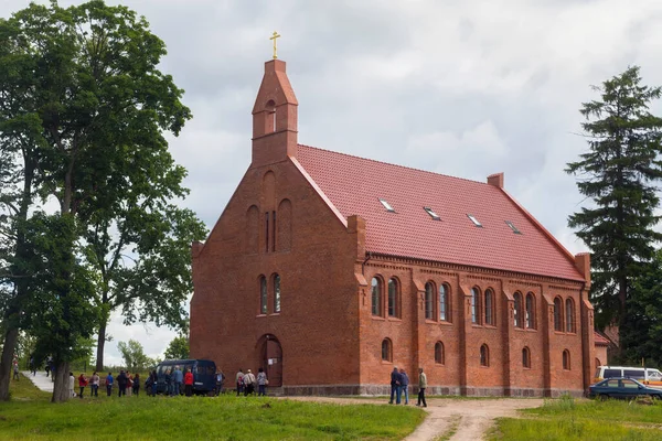 Krasnolesye Russia Giugno 2016 Vecchia Chiesa Mattoni Rossi Nel Villaggio — Foto Stock