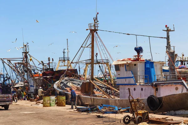 Essaouira Marruecos Junio 2017 Vista Los Viejos Barcos Pesqueros Amarrados — Foto de Stock