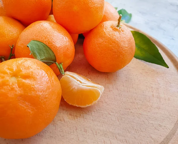 Frische Mandarine Auf Betongrund — Stockfoto