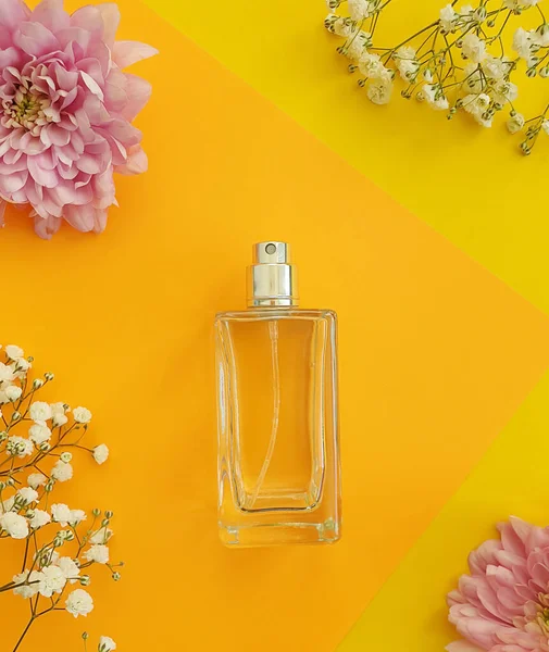 Perfumy Butelka Kwiat Akcesoria — Zdjęcie stockowe
