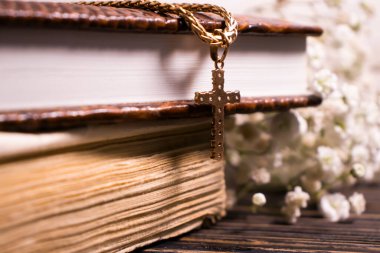 İncil haçı, çingene çiçeği.