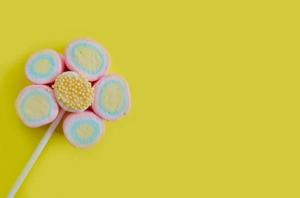 Renkli Arkaplanda Renkli Şekerler — Stok fotoğraf