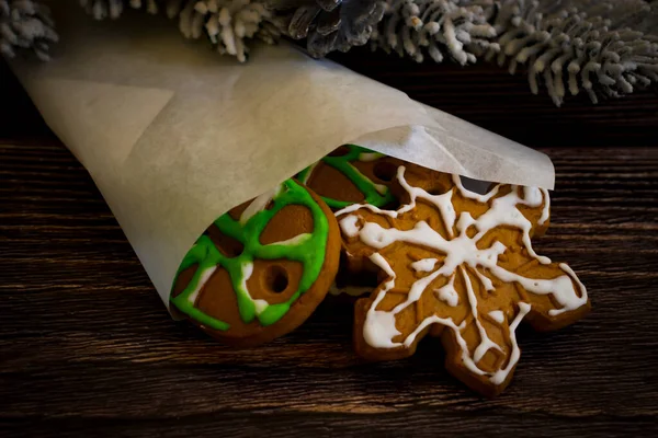 Leckere Weihnachten Lebkuchen Weihnachtsbaum Zweig — Stockfoto