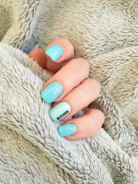 Kobieta Ręka Piękny Manicure Sweter — Zdjęcie stockowe