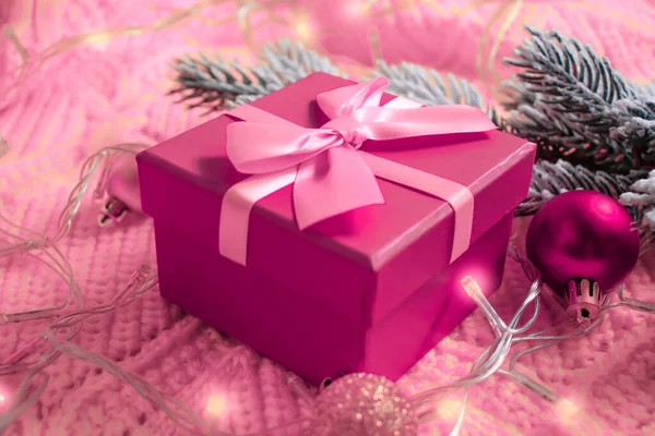 Geschenkdoos Kerstboom Tak Achtergrond — Stockfoto