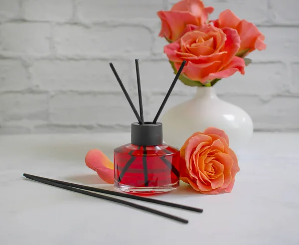 Flasche Parfüm Für Hause Blume Rose Schönen Hintergrund — Stockfoto