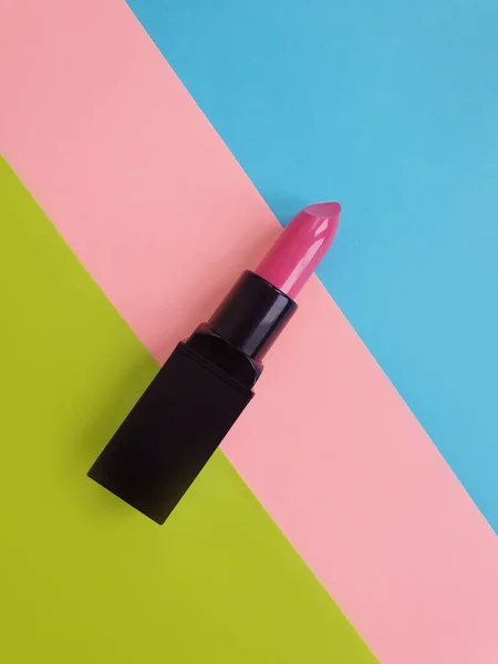 Lipstick Een Gekleurde Achtergrond — Stockfoto