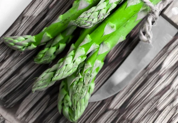 Świeże Zielone Szparagi Starym Tle — Zdjęcie stockowe