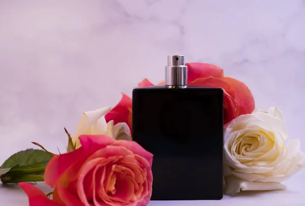 Flasche Parfüm Blume Rose Hintergrund — Stockfoto