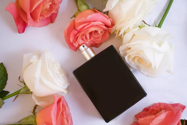 Flasche Parfüm Blume Rose Hintergrund — Stockfoto