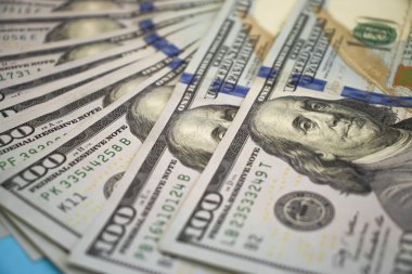 100 dolar yakın plan.