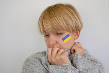 Üzgün kadın Ukrayna vatanseveri