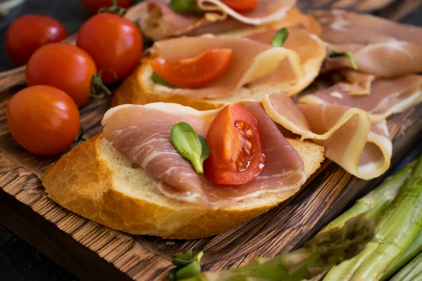 Jamon Sandwich Asparagus Old Background — Stock Photo, Image