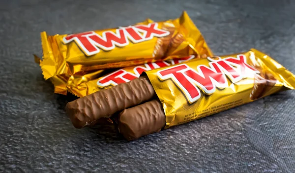 Fevereiro 2022 Ucrânia Cidade Kyiv Twix Cookies Fundo Escuro — Fotografia de Stock