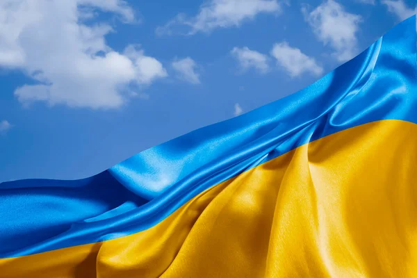 Bandera Ucrania Fondo Del Cielo Con Nubes — Foto de Stock