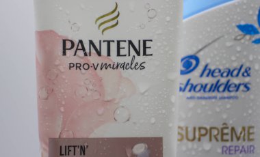 6 Mart 2022 Ukrayna şehri Kyiv şampuanı Kafa ve Omuz ve Pantene