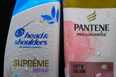 6 Mart 2022 Ukrayna şehri Kyiv şampuanı Kafa ve Omuz ve Pantene