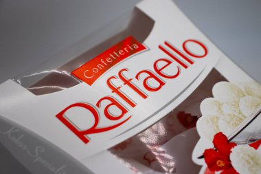 22 Nisan 2022 Ukrayna şehri Kyiv, Raffaello şekerleri