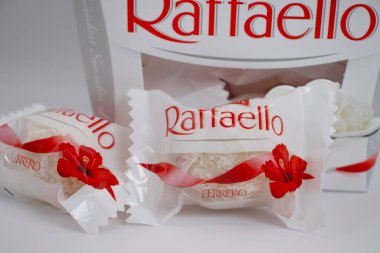 22 Nisan 2022 Ukrayna şehri Kyiv, Raffaello şekerleri