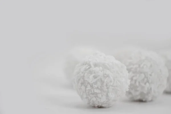 Bonbons Noix Coco Sur Fond Blanc — Photo