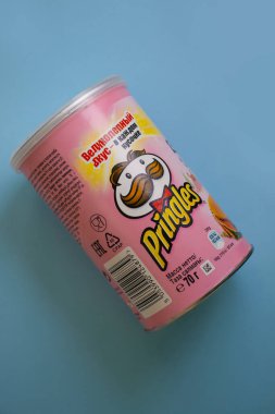 24 Nisan 2022 Ukrayna şehri Kyiv Pringles çipleri arka planda