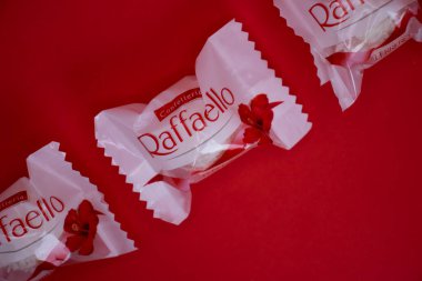 22 Nisan 2022 Ukrayna şehri Kyiv, Raffaello şekerleri