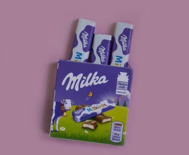 1 Mayıs 2022 Ukrayna şehri Kyiv sütlü çikolata Milka