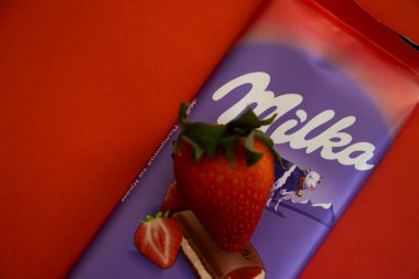 5 Mayıs 2022 Ukrayna, Kyiv çikolatalı Milka şehri. İsviçre marka çikolata şekerlemesidir.