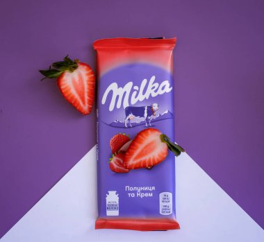 5 Mayıs 2022 Ukrayna, Kyiv çikolatalı Milka şehri. İsviçre marka çikolata şekerlemesidir.