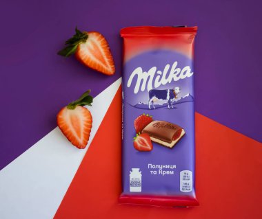 5 Mayıs 2022 Ukrayna, Kyiv çikolatalı Milka şehri. İsviçre marka çikolata şekerlemesidir.