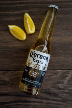 Mayıs 06, 2022 Ukrayna şehri Kyiv cam şişe Corona Extra bira